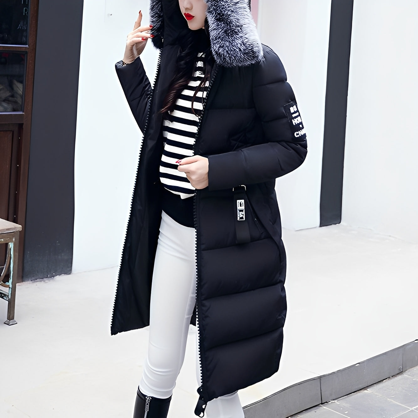 Manteau femme élégant avec bordure en fourrure