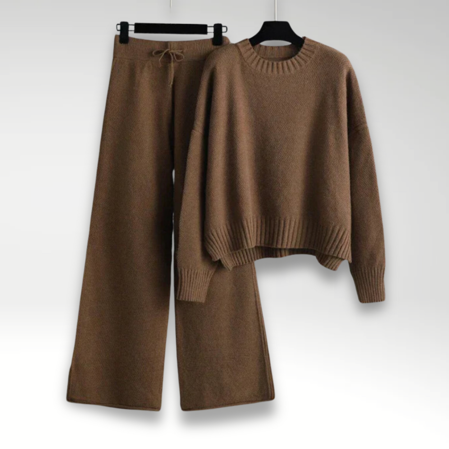 Robe élégante en tricot avec fermeture à cordon