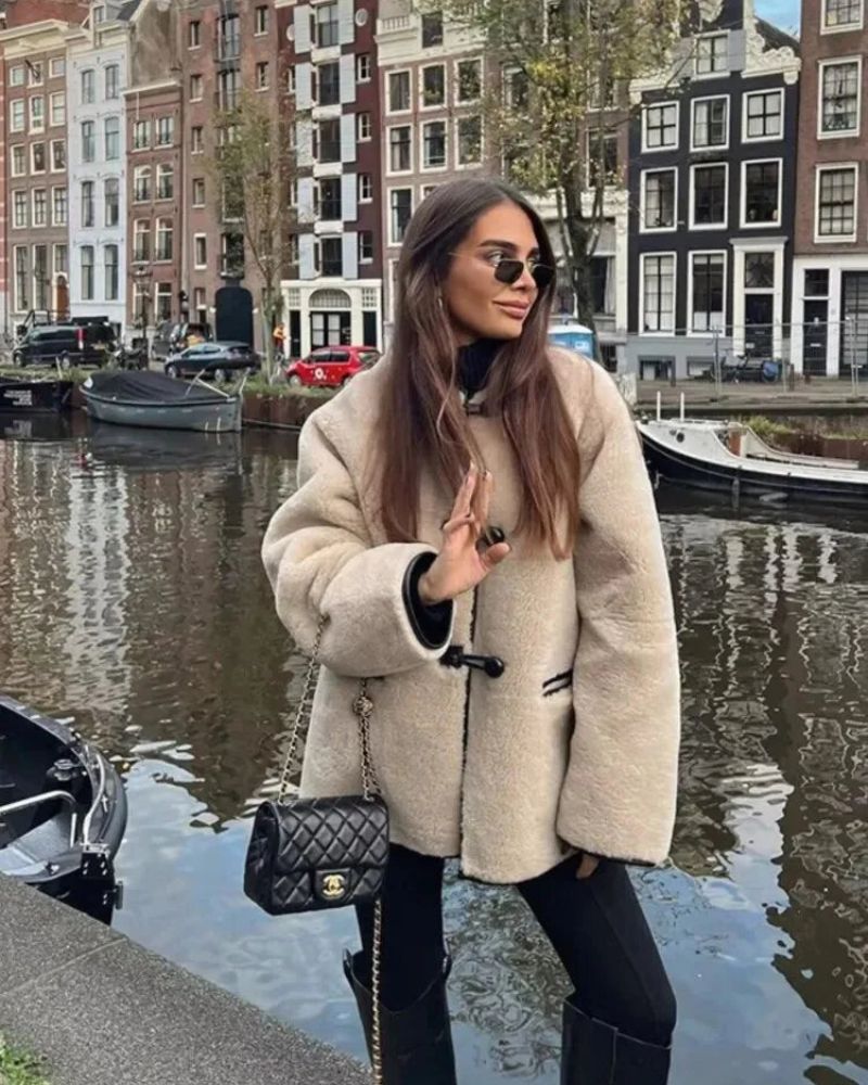 Élégant manteau en laine pour femme style classique
