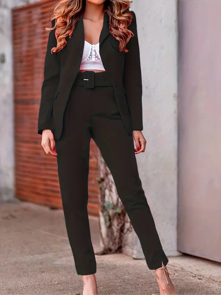 Tenue d'affaires élégante : blazer et pantalon