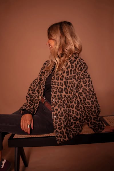 Modische Damen Bomberjacke mit Stylishen Details - IdealeKleiden