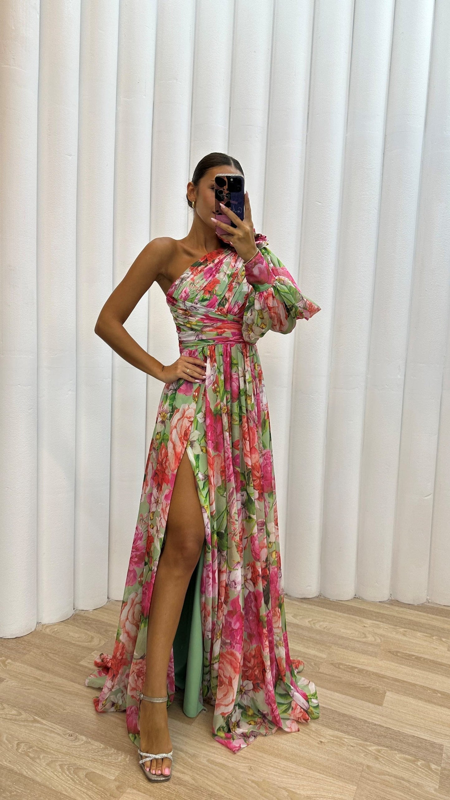 Robe élégante femme motif floral mariage