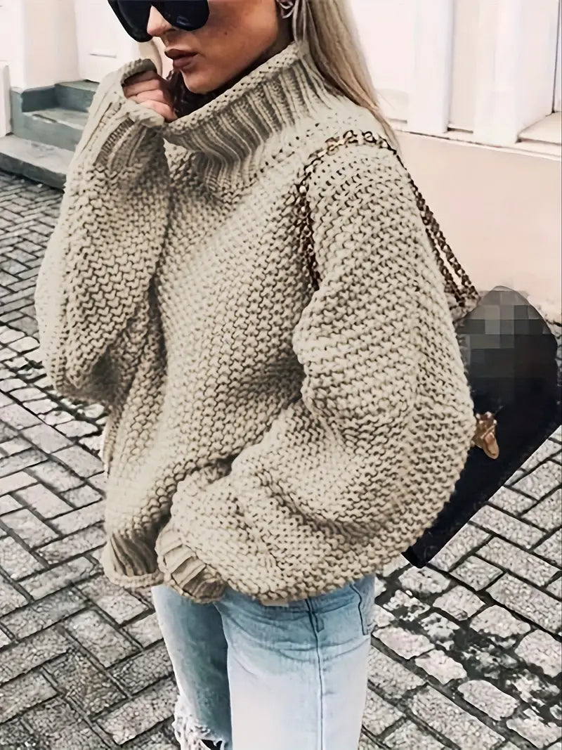 Pull col roulé uni et élégant