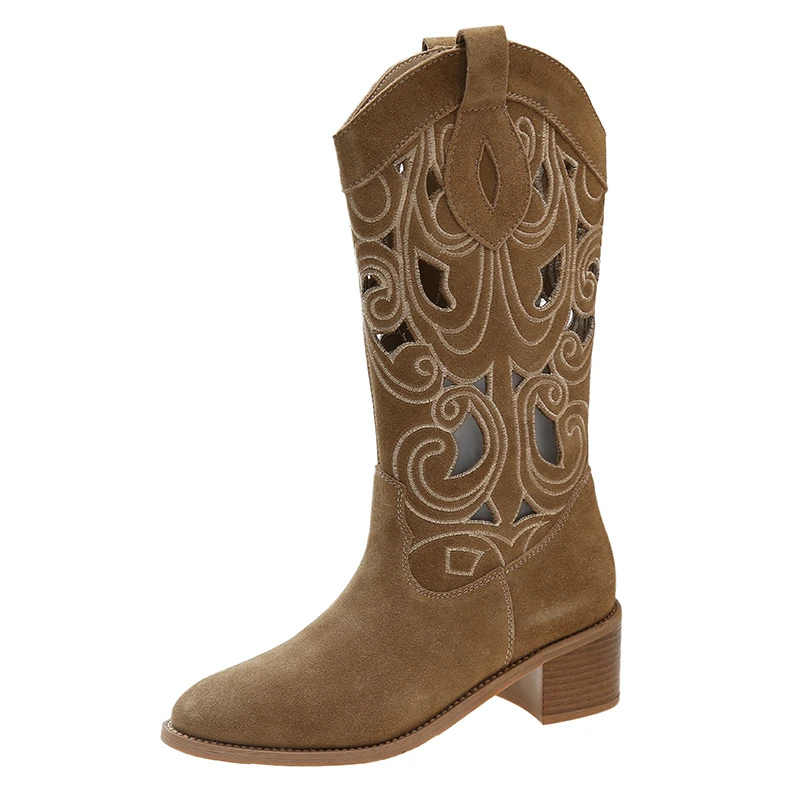 Bottes de cowboy stylées en daim avec découpes