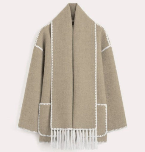Manteau élégant pour femme avec écharpe
