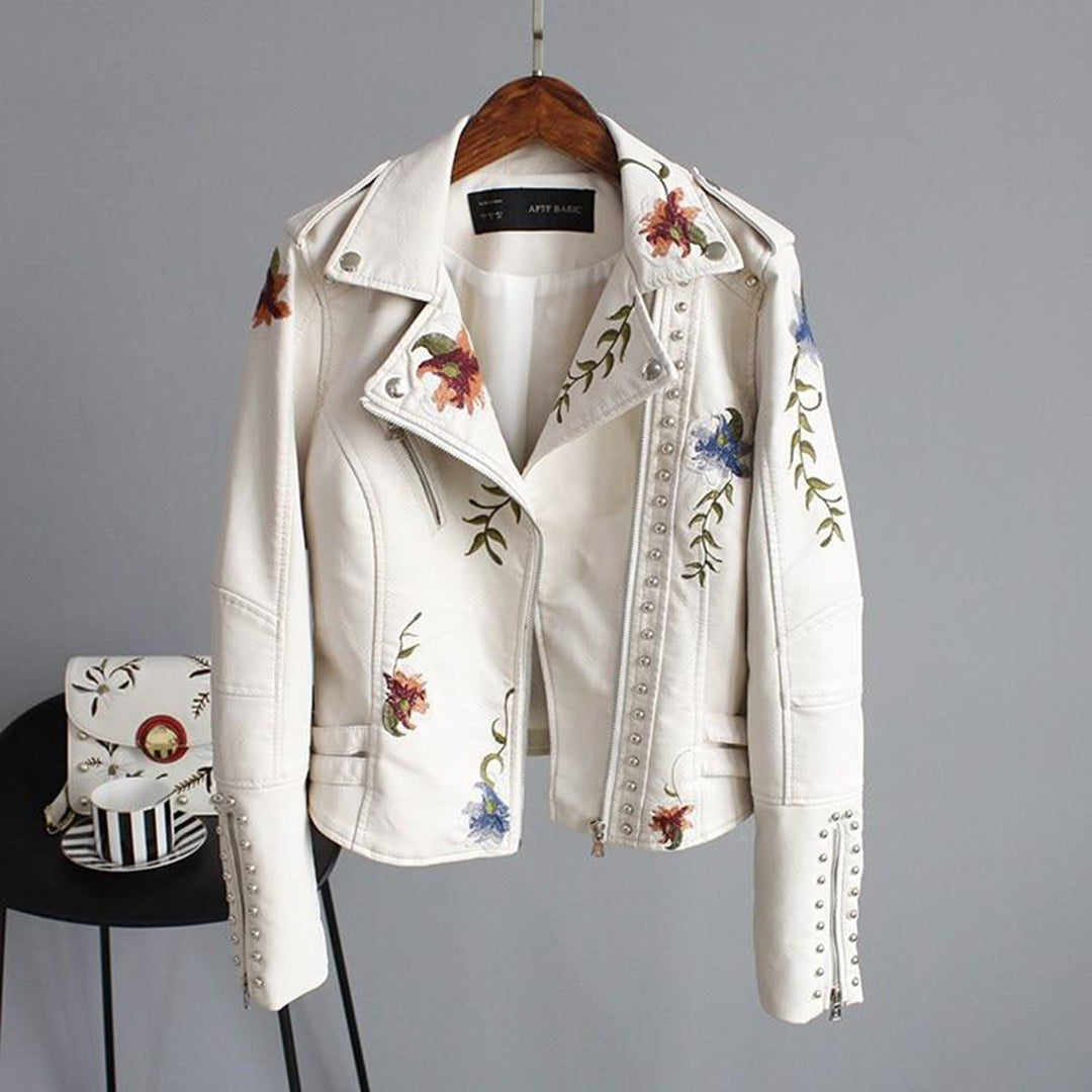 Blouson en cuir style motard avec broderie et clous