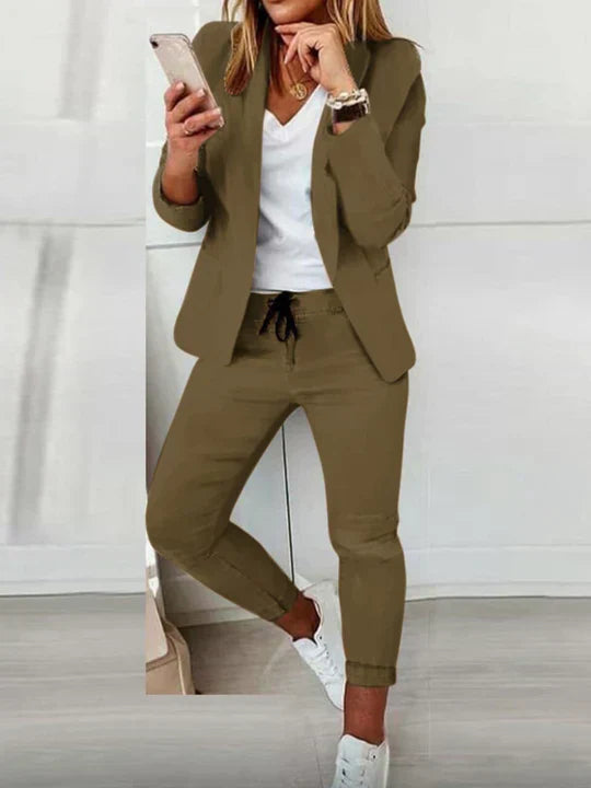 Tailleur pantalon femme élégant classique