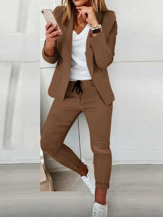 Ensemble blazer-pantalon élégant pour femme