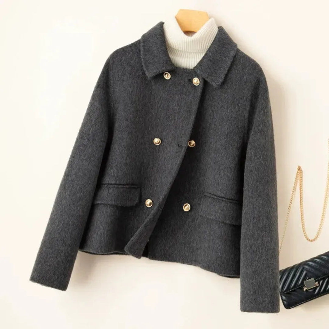 Manteau élégant en laine, col Claudine, boutons luxueux