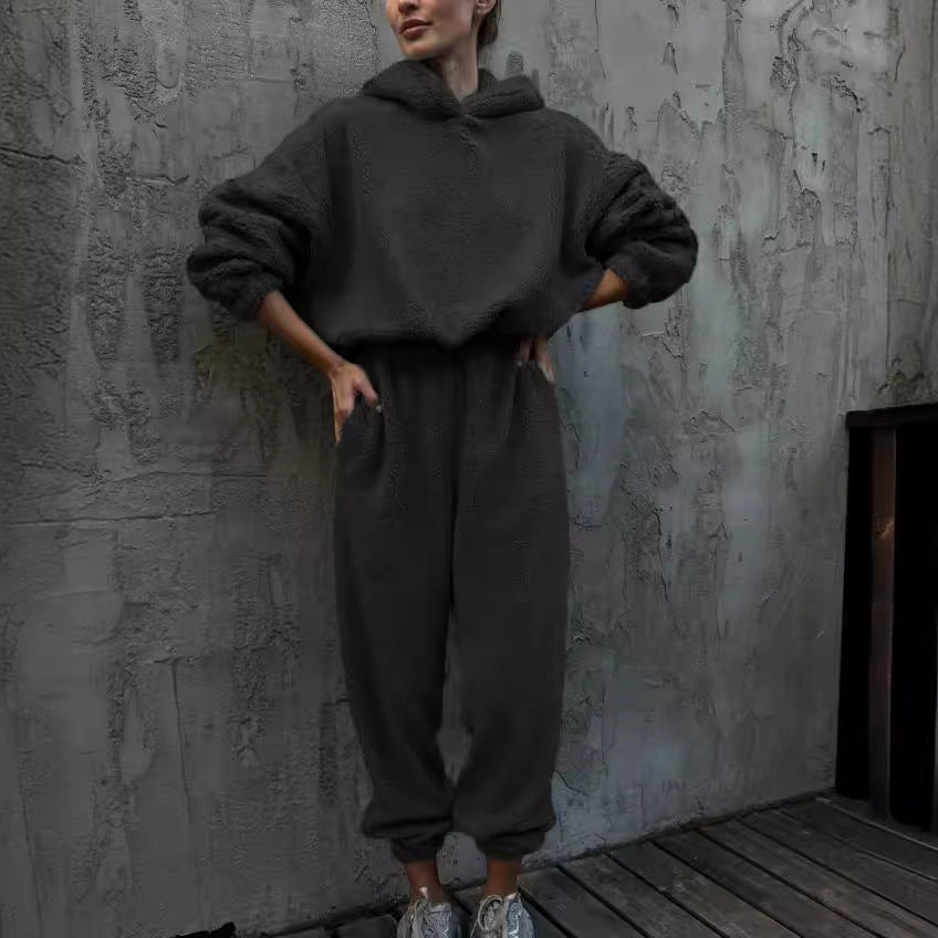 Ensemble de loungewear confortable en polaire : sweat à capuche et pantalon