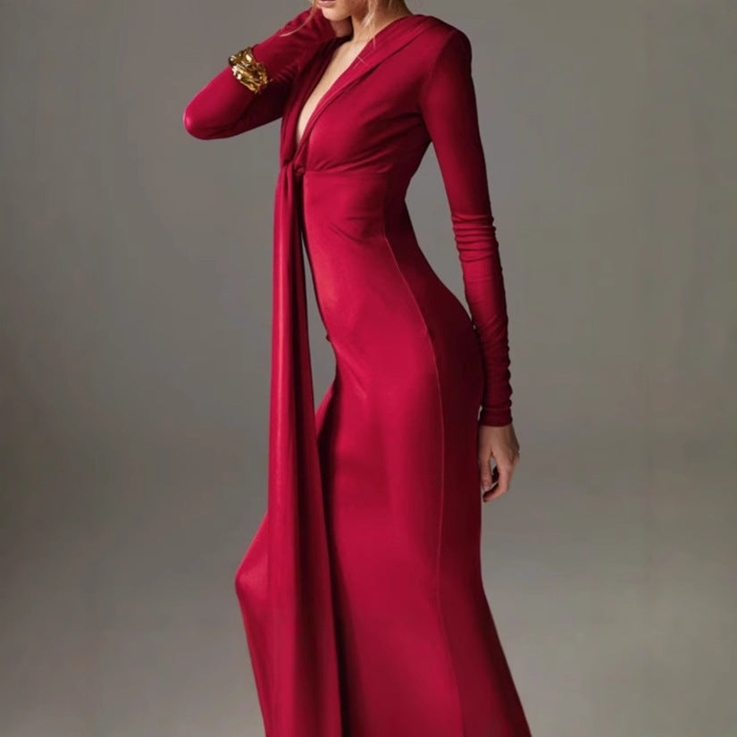 Robe longue élégante pour femme avec détails raffinés et coupe sculptante