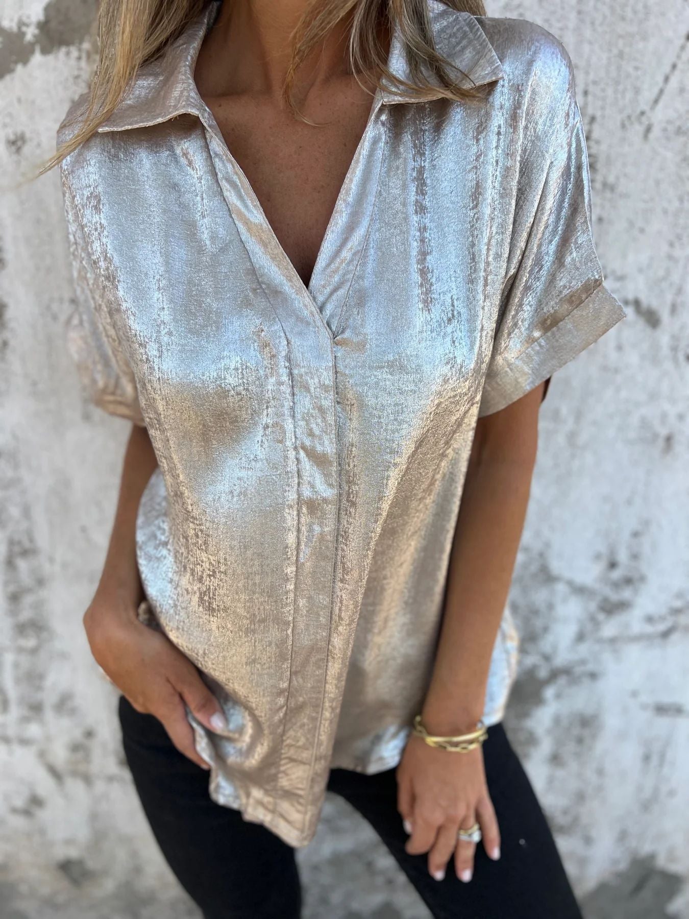 Blouse femme en satin élégante finition brillante