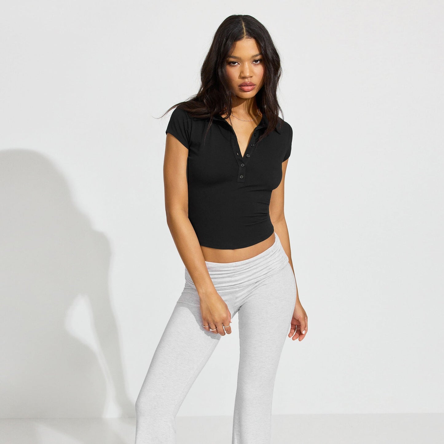 Polo pour femme, court, moderne, à boutons