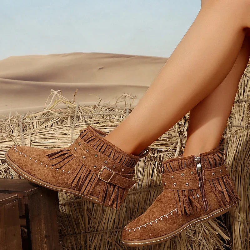 Bottines rétro en daim avec boucle style cowboy
