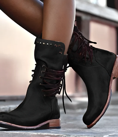 Bottes rustiques pour femme avec un look clouté