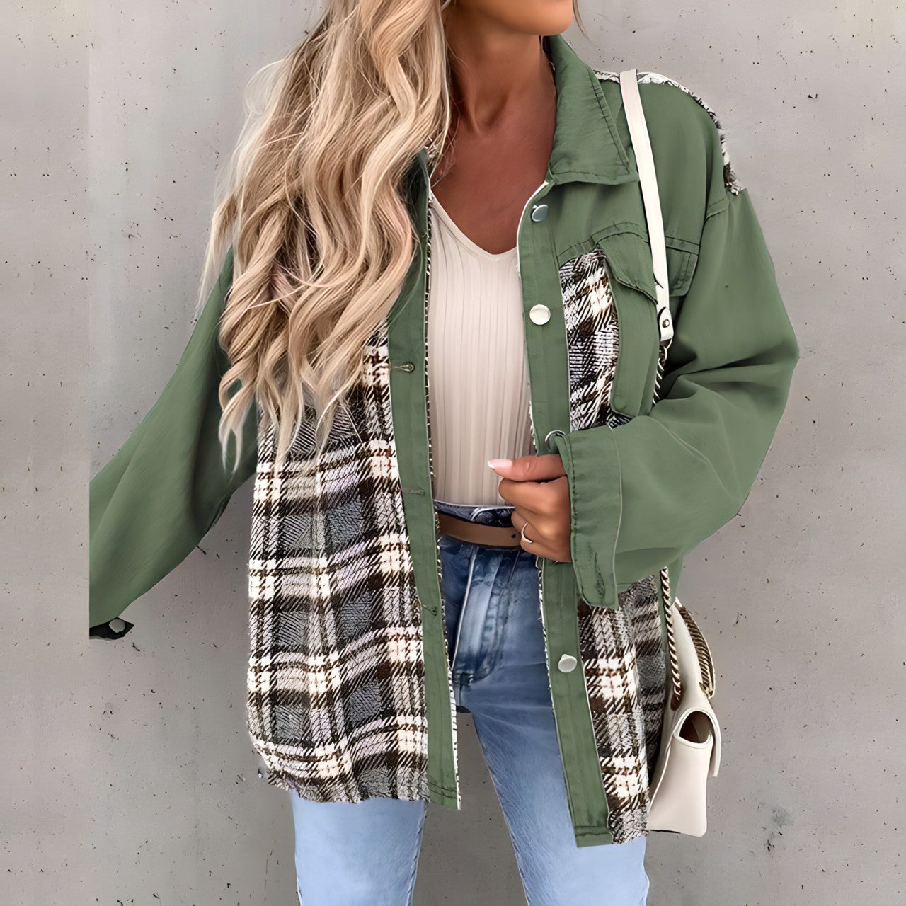Veste à carreaux chic et moderne pour femme
