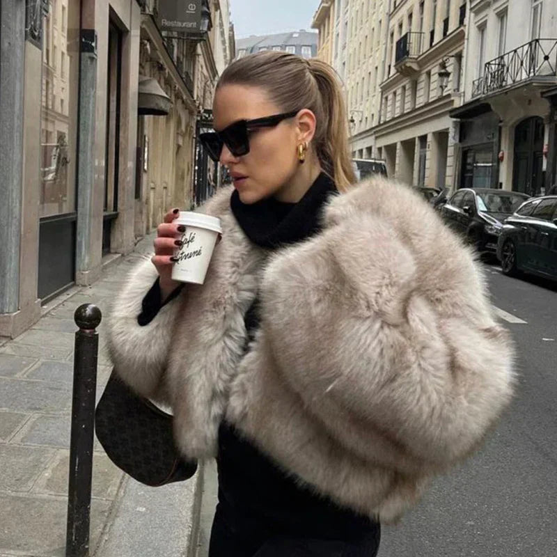 Veste en fausse fourrure tendance noire et grise