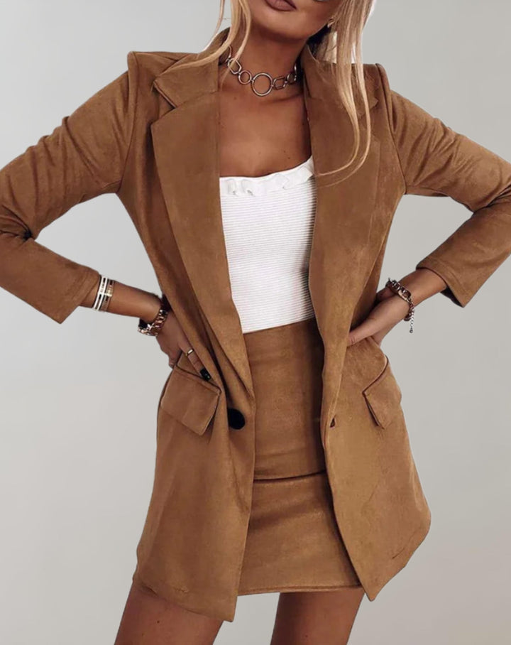 Ensemble blazer et jupe en daim élégant