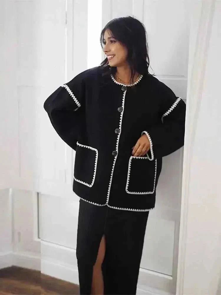 Cardigan moderne pour femme avec boutons et surpiqûres contrastantes