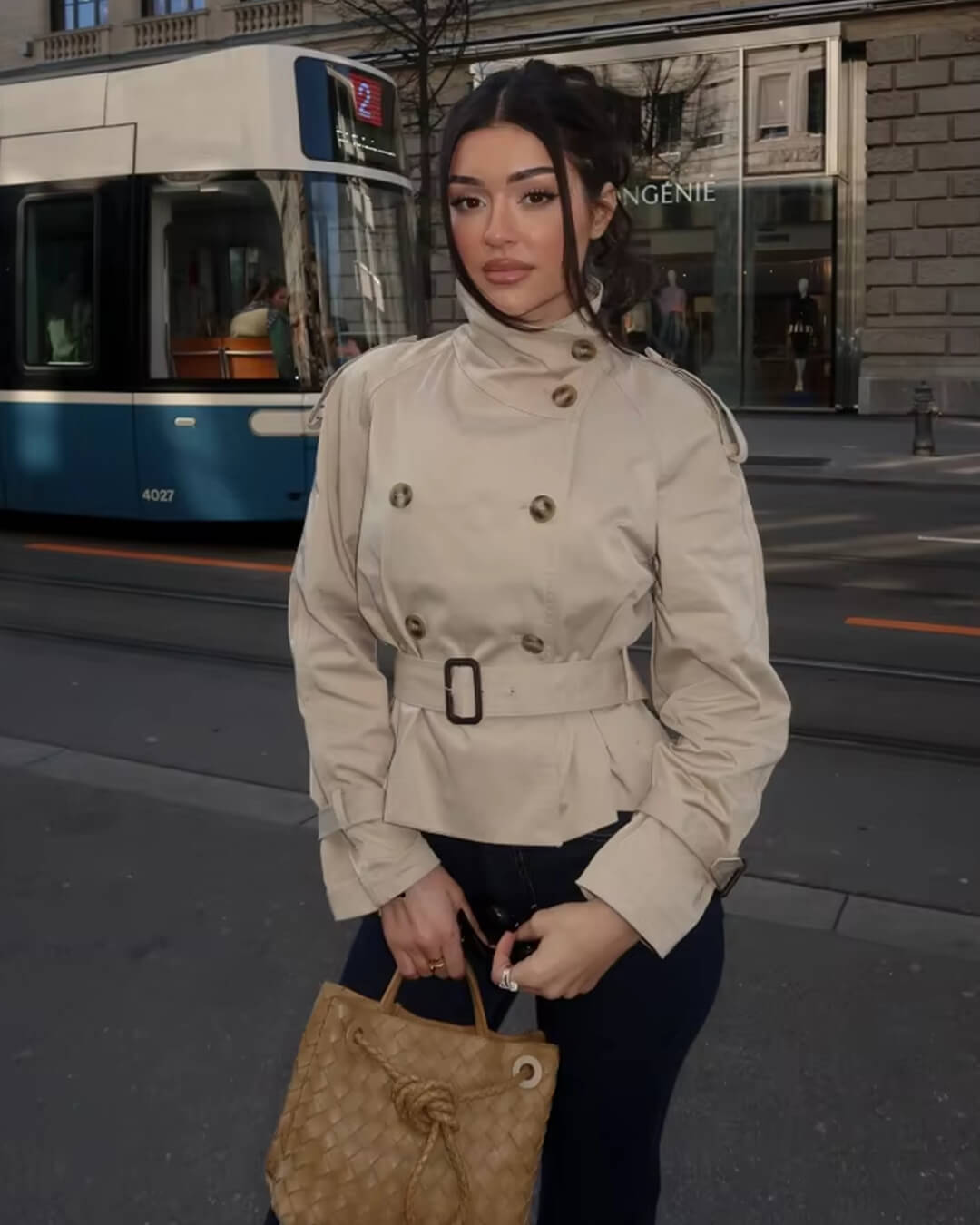 Court trench-coat femme élégant