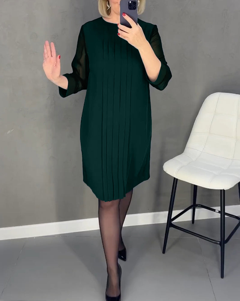 Robe élégante en maille plissée avec empiècements
