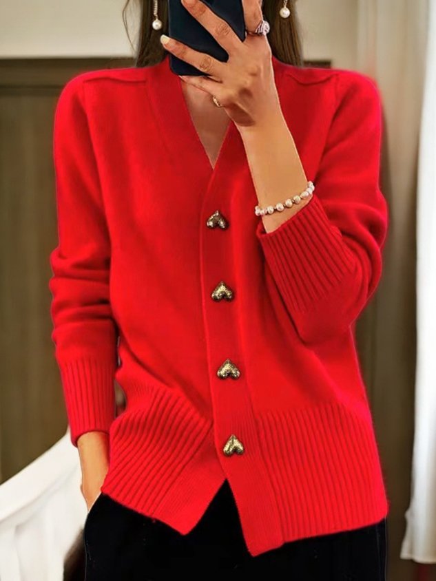 Cardigan doux avec des boutons en forme de cœur dorés