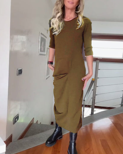 Élégante robe à col rond avec plis