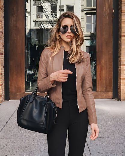 Blouson en cuir pour femme coupe slim, très tendance