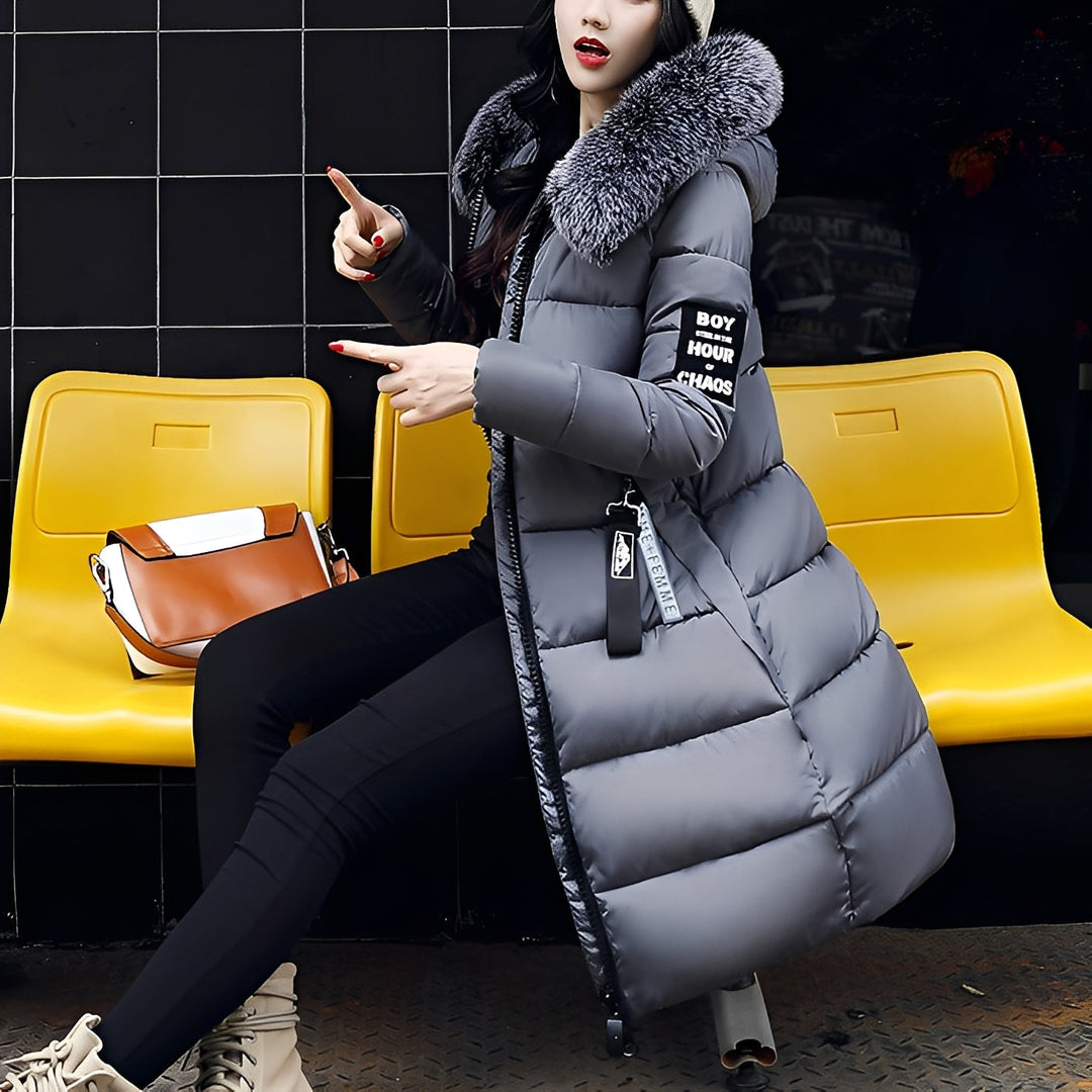 Manteau femme élégant avec bordure en fourrure