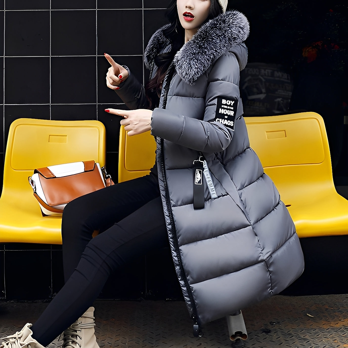 Manteau femme élégant avec bordure en fourrure