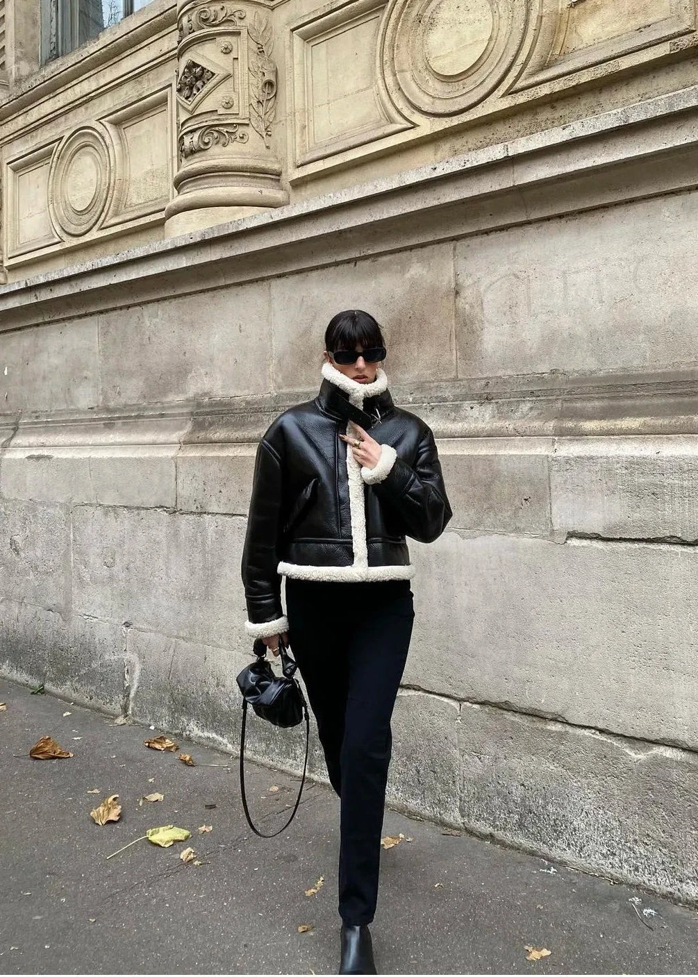 Veste élégante en fausse fourrure noire