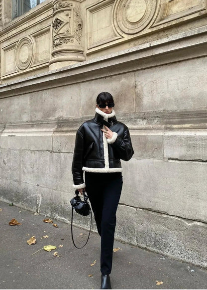 Veste élégante en fausse fourrure noire