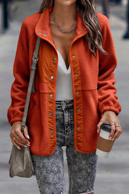 Veste à col roulé stylée avec un motif patchwork à poches