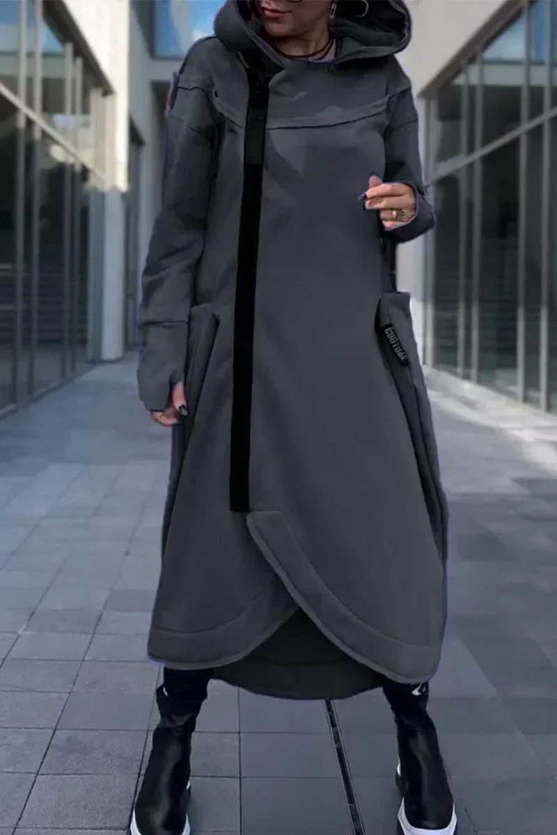 Robe longue à capuche style moderne