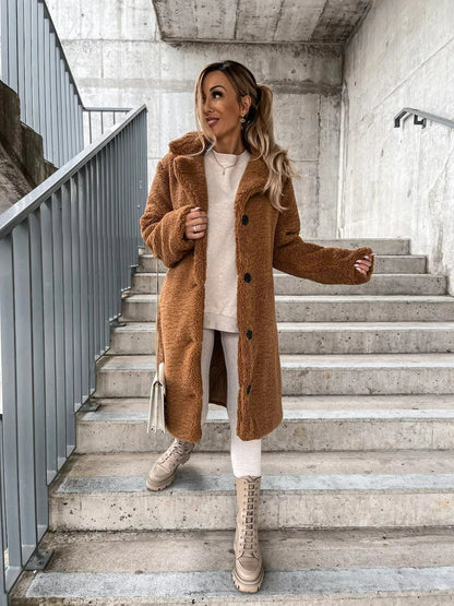 Trench-coat long élégant en fourrure pour femme