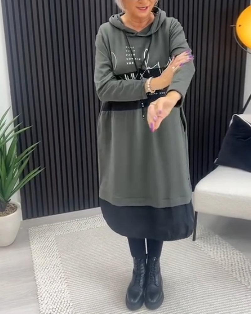 Stylisches Kleid mit Kapuze und Buchstaben-Druck - IdealeKleiden