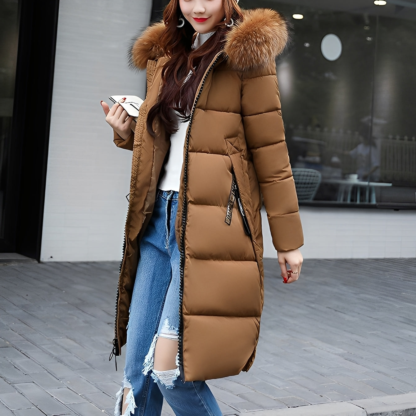 Manteau femme élégant avec bordure en fourrure