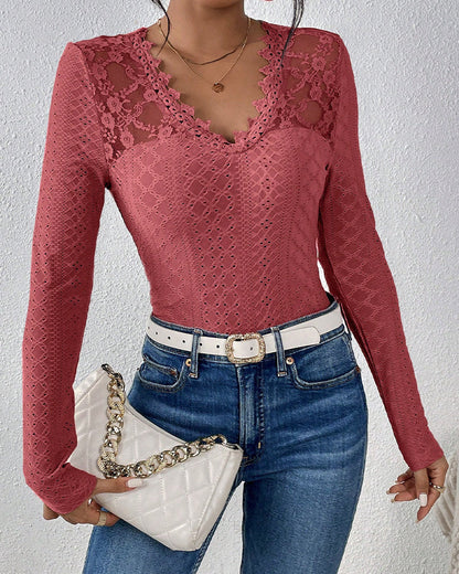 Robe élégante col V dentelle