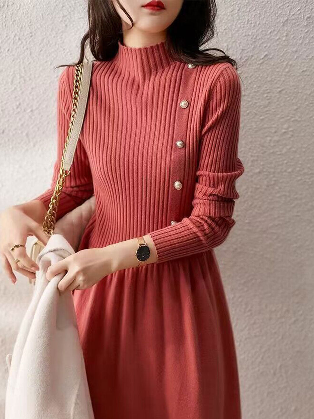Robe pull élégante à col roulé pour femme