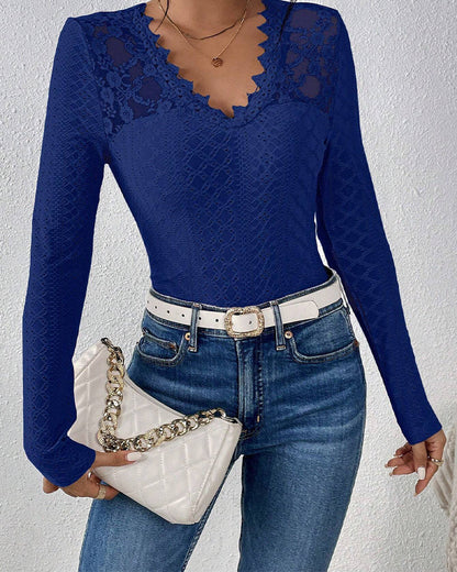 Robe élégante col V dentelle