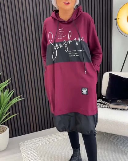 Robe stylée avec capuche et imprimé lettré