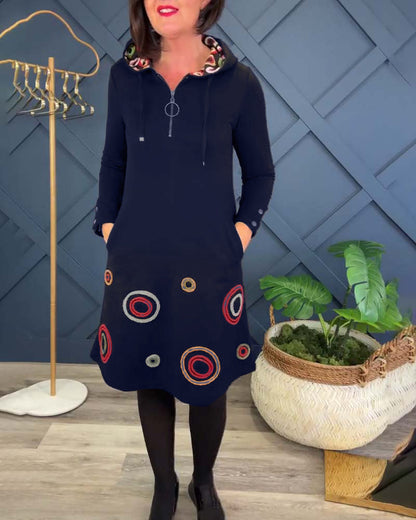 Robe à la mode avec motif circulaire et capuche