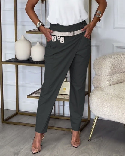 Pantalon uni style patchwork avec poches