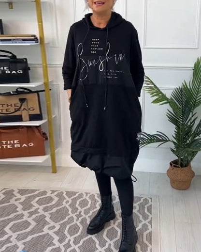 Robe stylée avec capuche et imprimé lettré