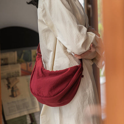 Robes demi-lune tressées simples et élégantes