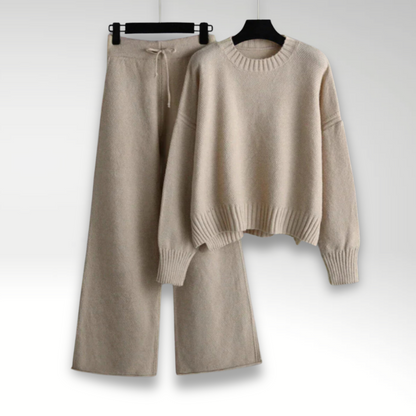 Robe élégante en tricot avec fermeture à cordon