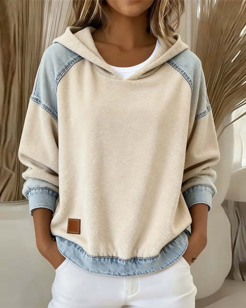 Sweat-shirt à capuche avec poche contrastante style tendance