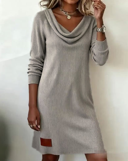 Robe élégante pour femme à manches longues et col souple