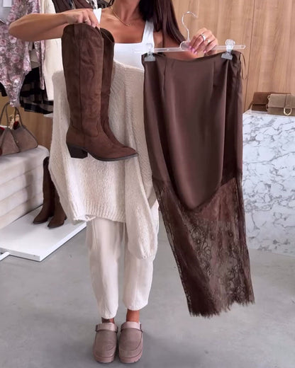 Jupe en satin élégante avec détails en dentelle