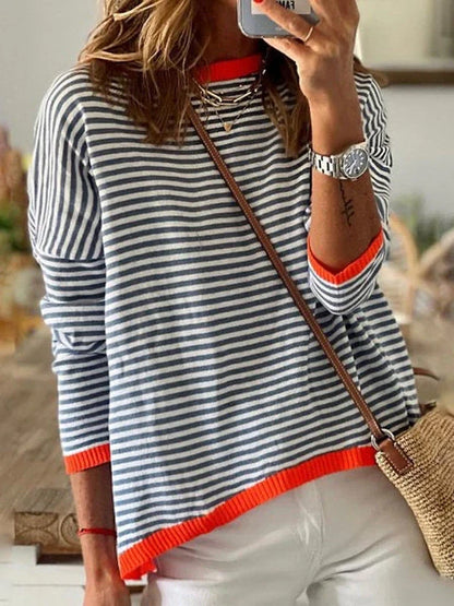 Haut de femme bleu marine à rayures avec des touches d'orange